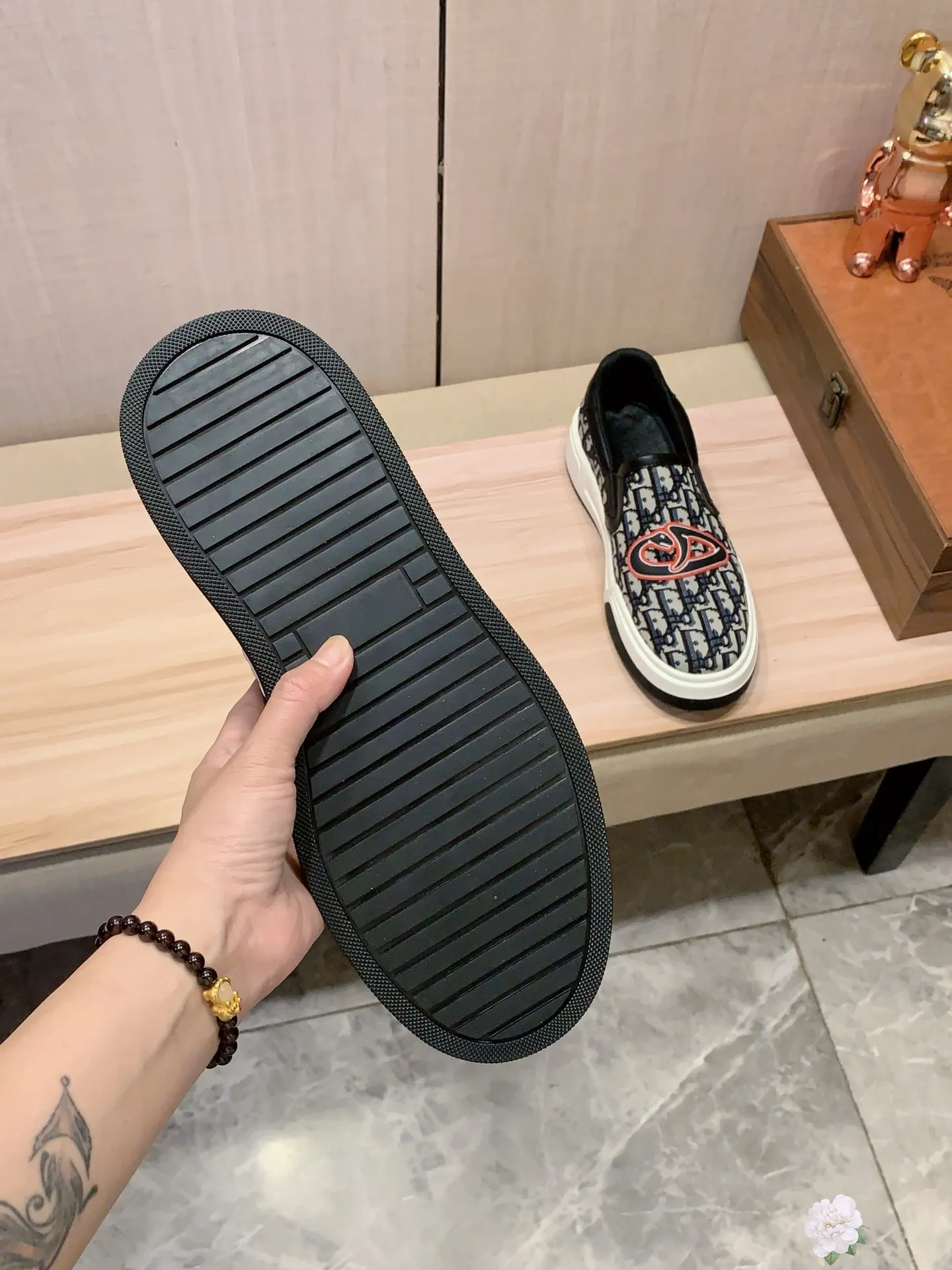 Men's men's shoes💰400💰💰🎩🎩[Lightning][Lightning] "Dior DIOR*" The latest • popular casual shoes, top brand [seduce] luxury ~ purchasing agency, top ~ quality. [Strong] The upper is made of imported breathable cowhide with fabric material ➕ Breathable sheepskin feet (•) and fine workmanship. The original stylish and stylish soft rubber wear-resistant and non-slip outsole is light and comfortable on the feet. The real thing looks better when photographed in person. Code 111: Code: 38-44, 2️⃣colors selected